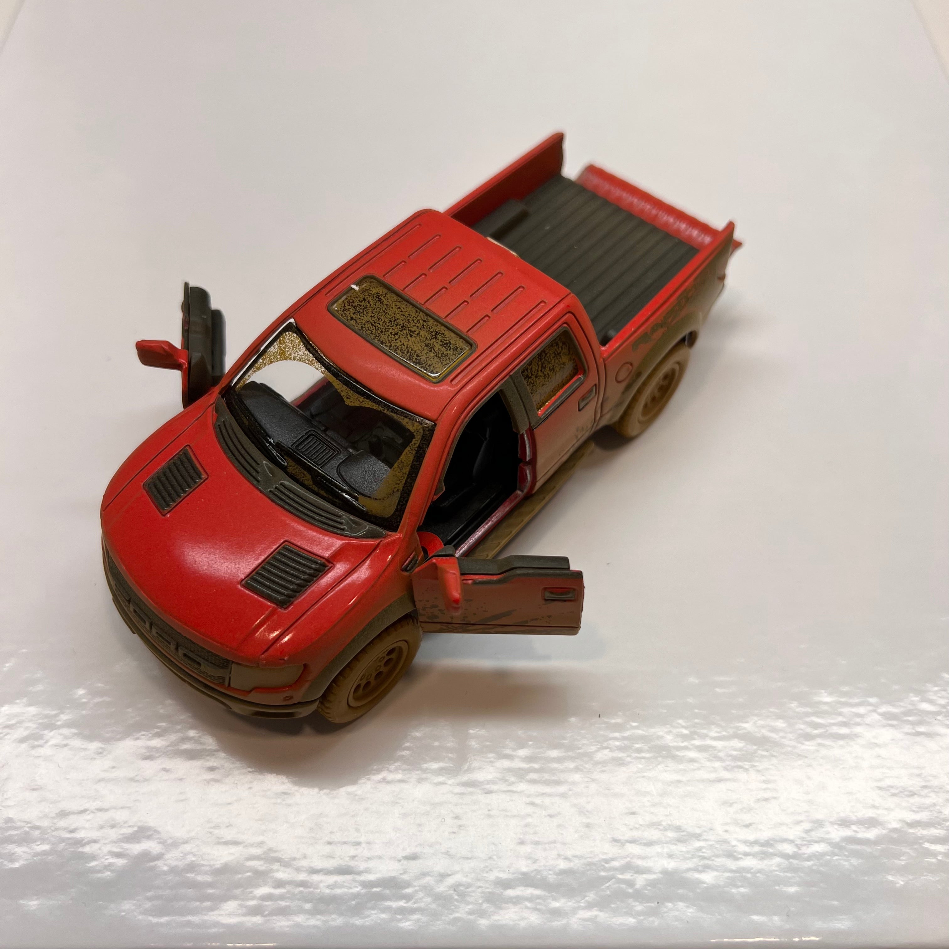 Die Cast Vehicle Ford F150 SVT Raptor SuperCrew (Muddy)