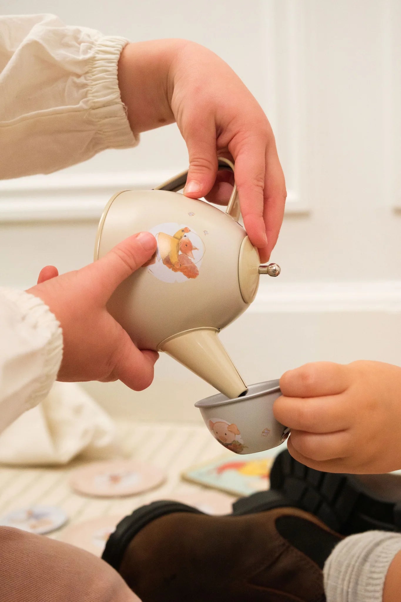 Egmont Toys Friends Tin Tea Set In A Basket
