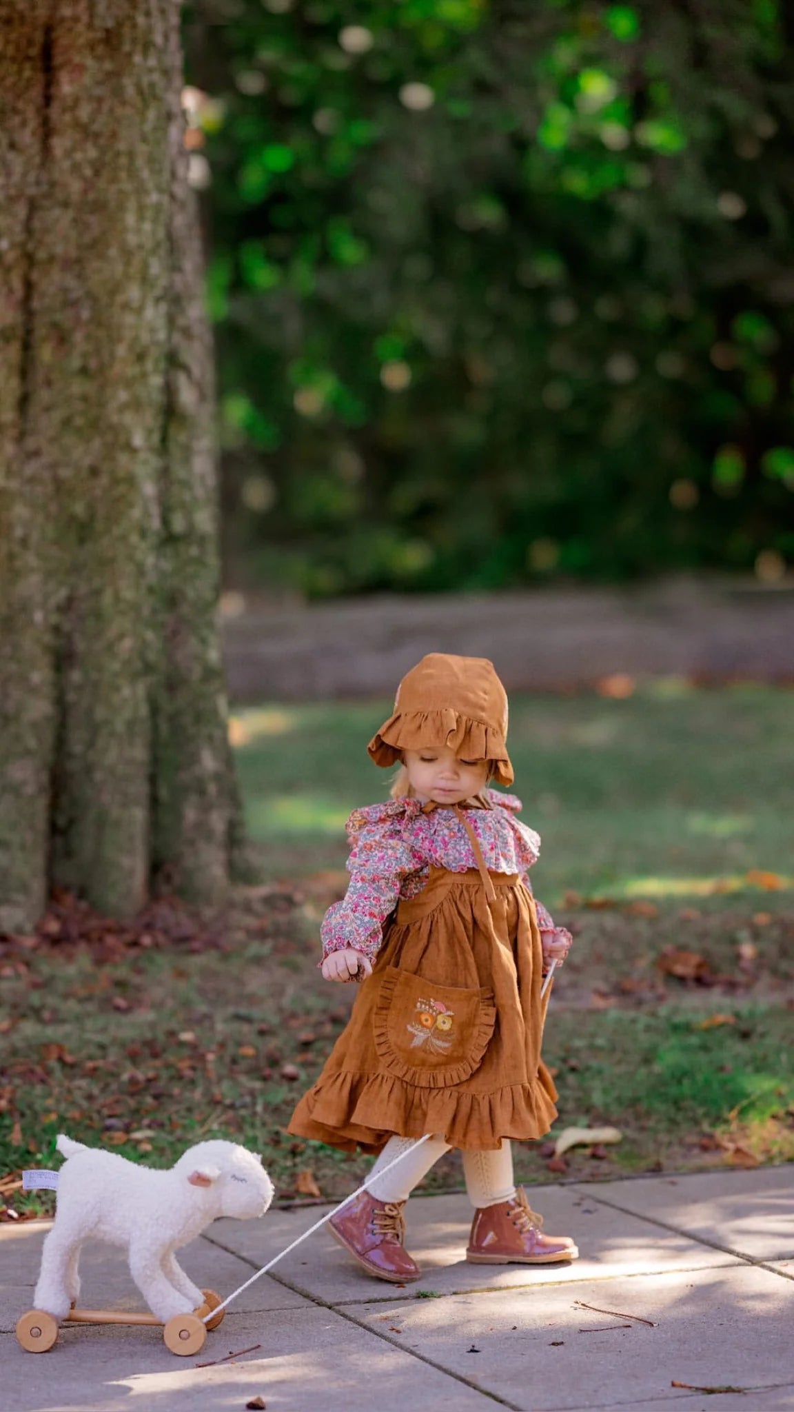 Egmont Toys Pull-Along Mary
