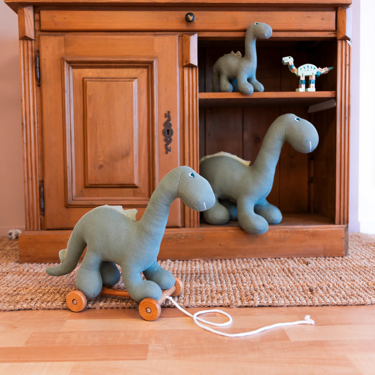 Egmont Toys Pull-Along Victor
