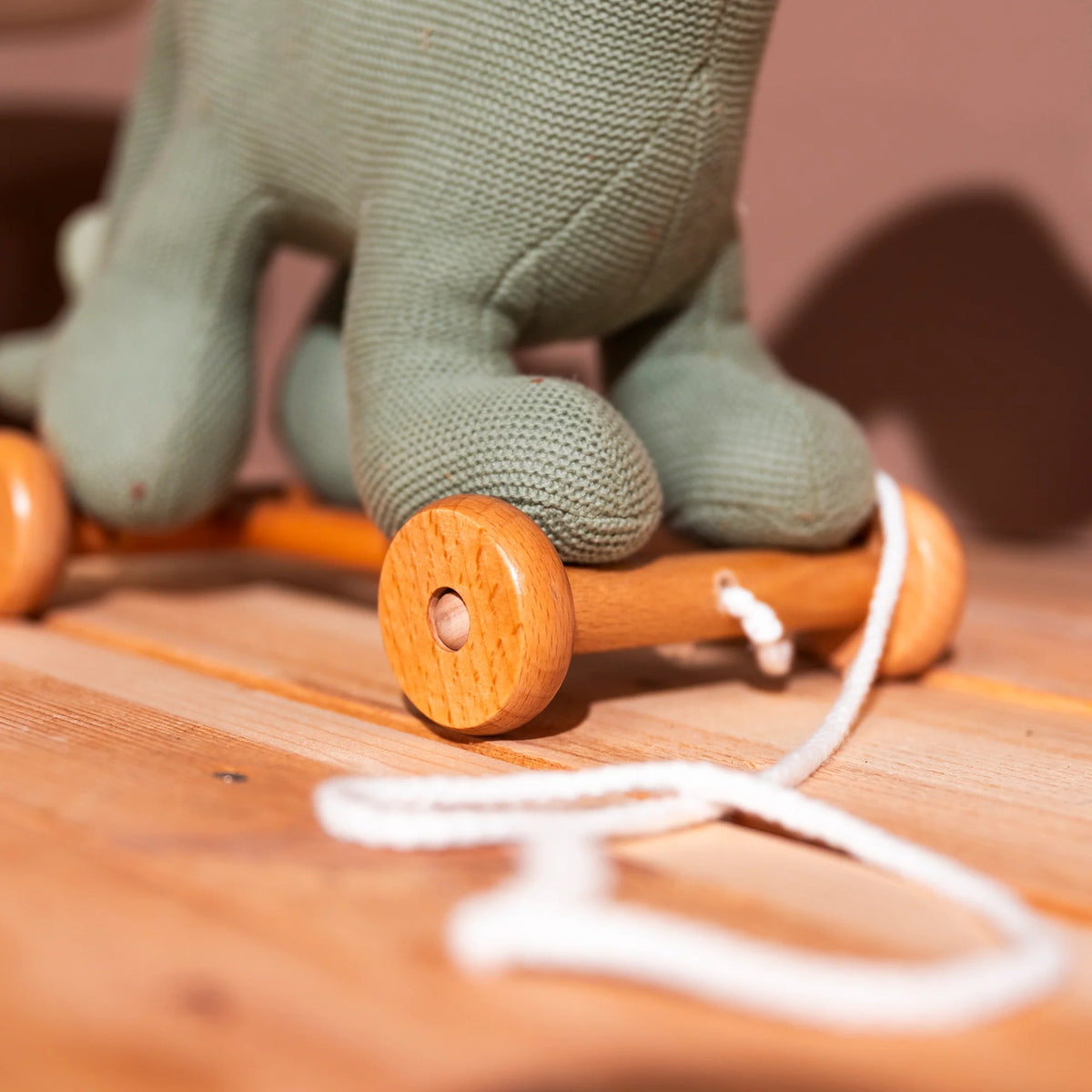 Egmont Toys Pull-Along Victor