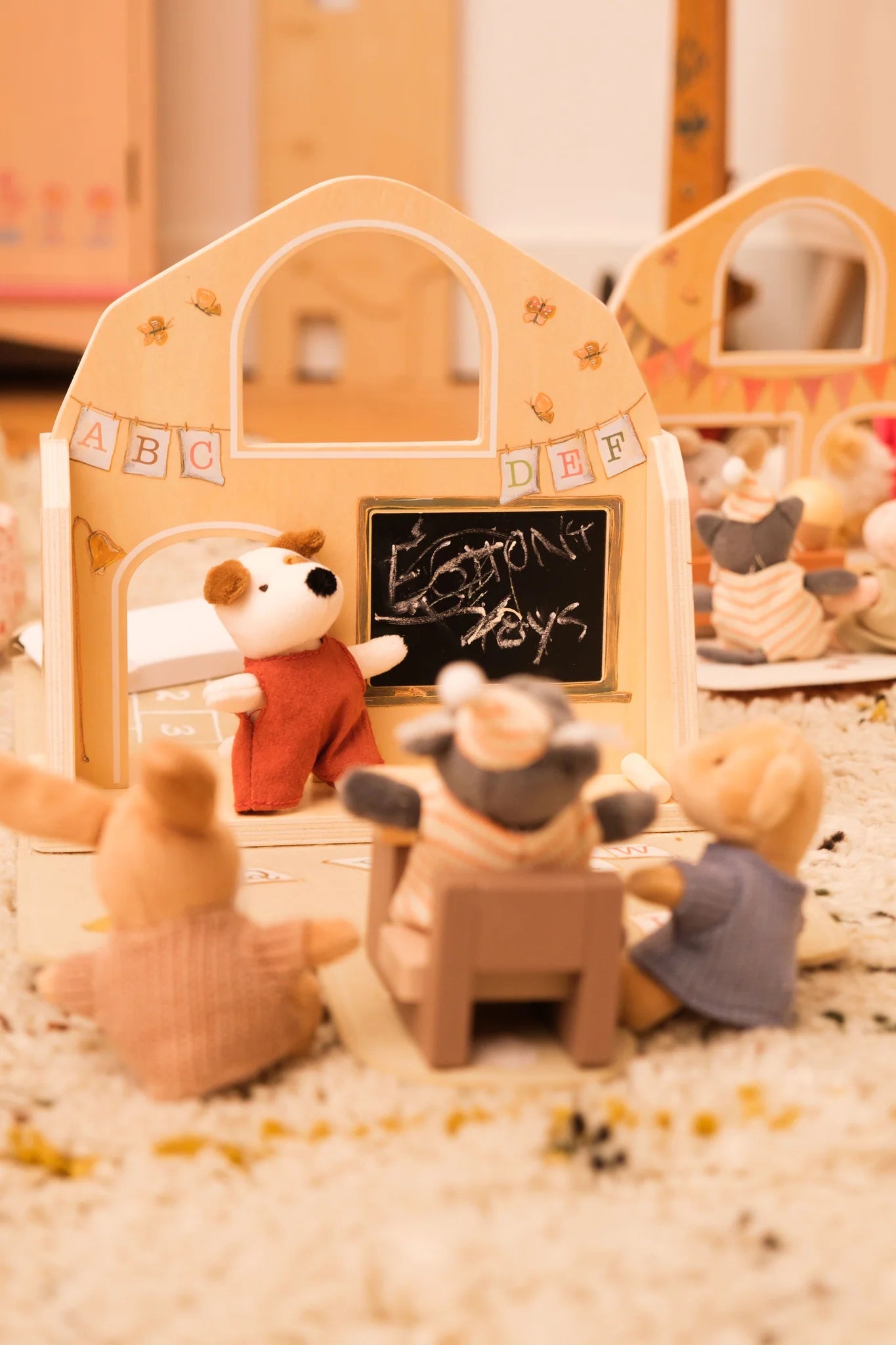 Egmont Toys Little School of Eddie The Dog