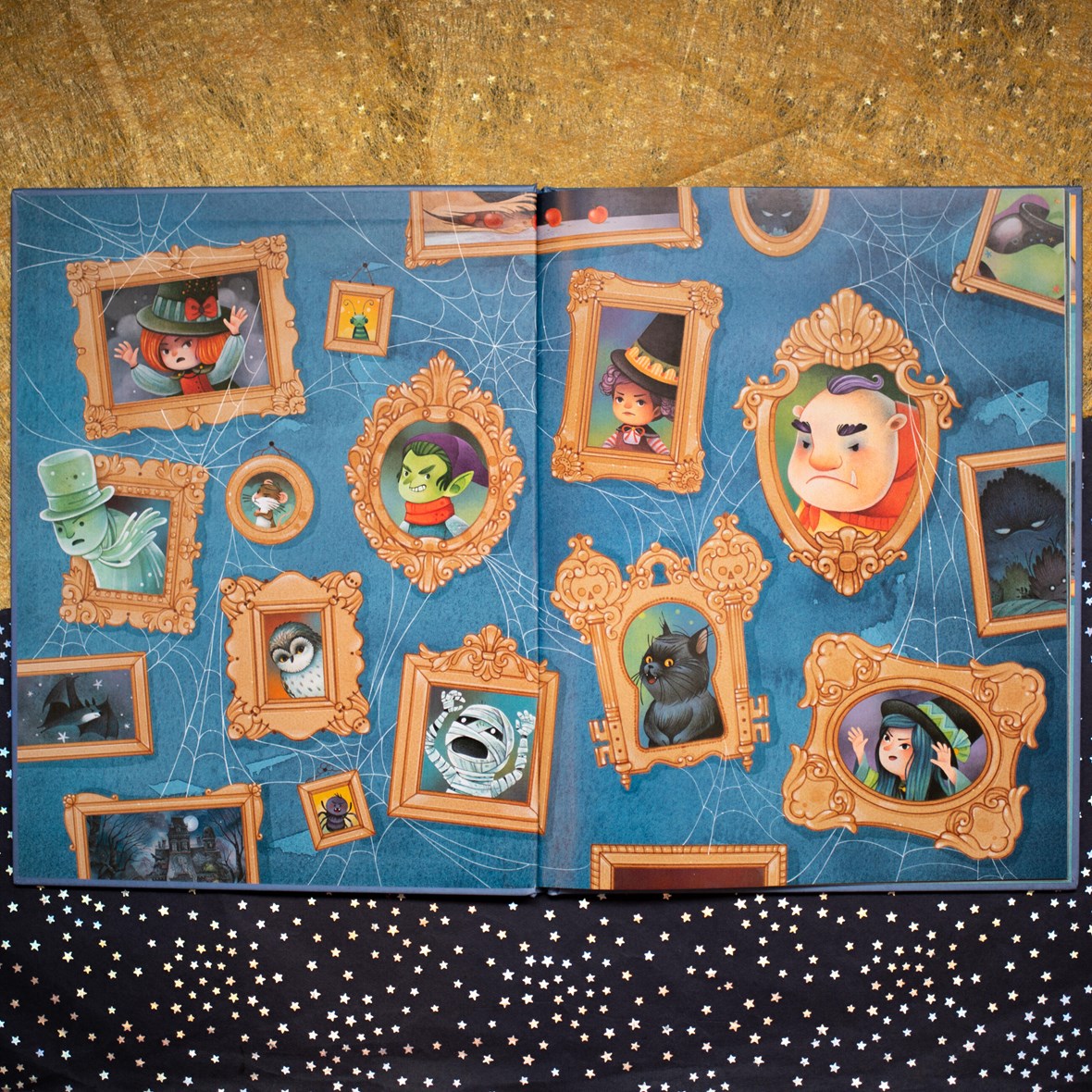 Hachette Book Group Three Little Witches and the Spooky Old House