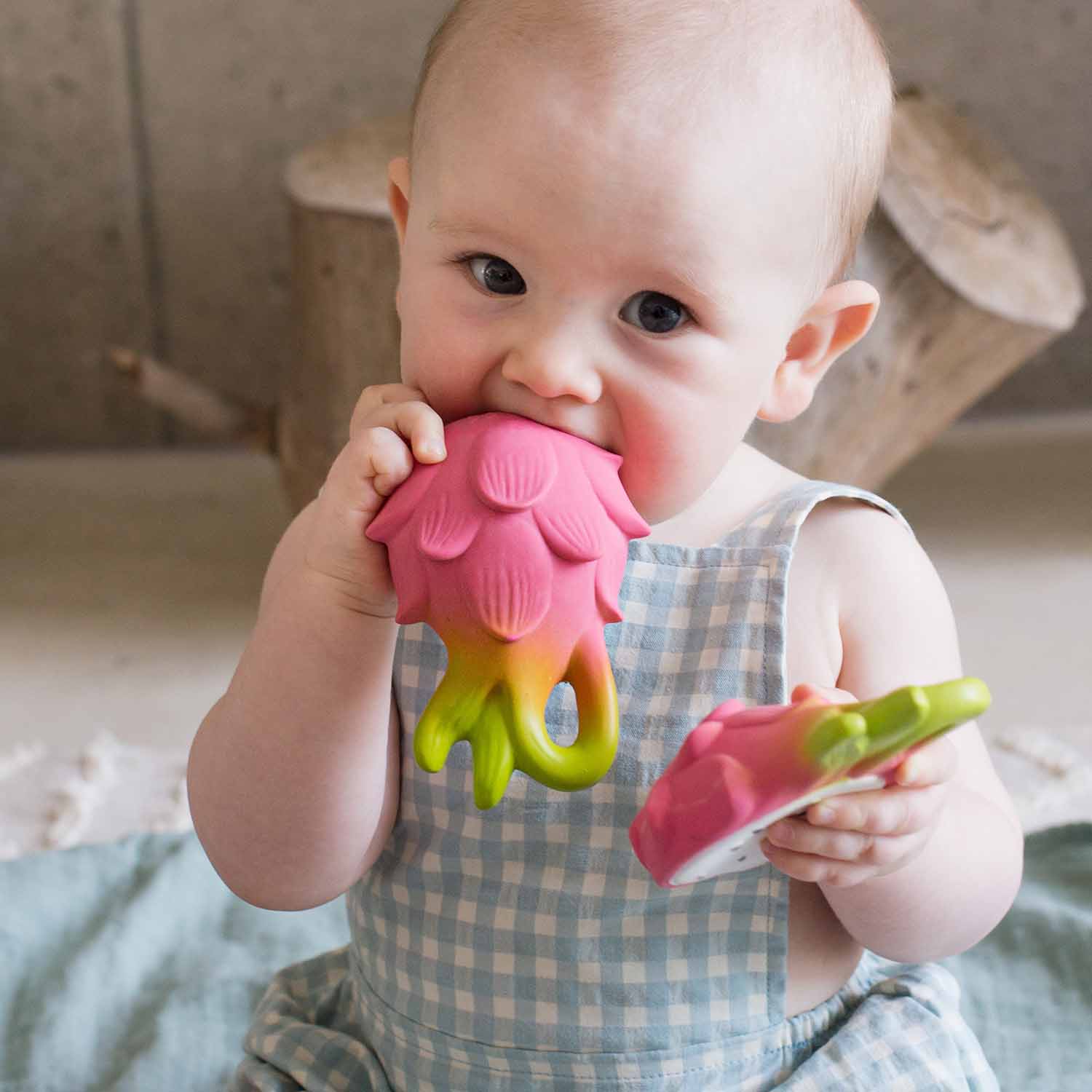 Oli & Carol Fucsia The Dragonfruit Baby Teether