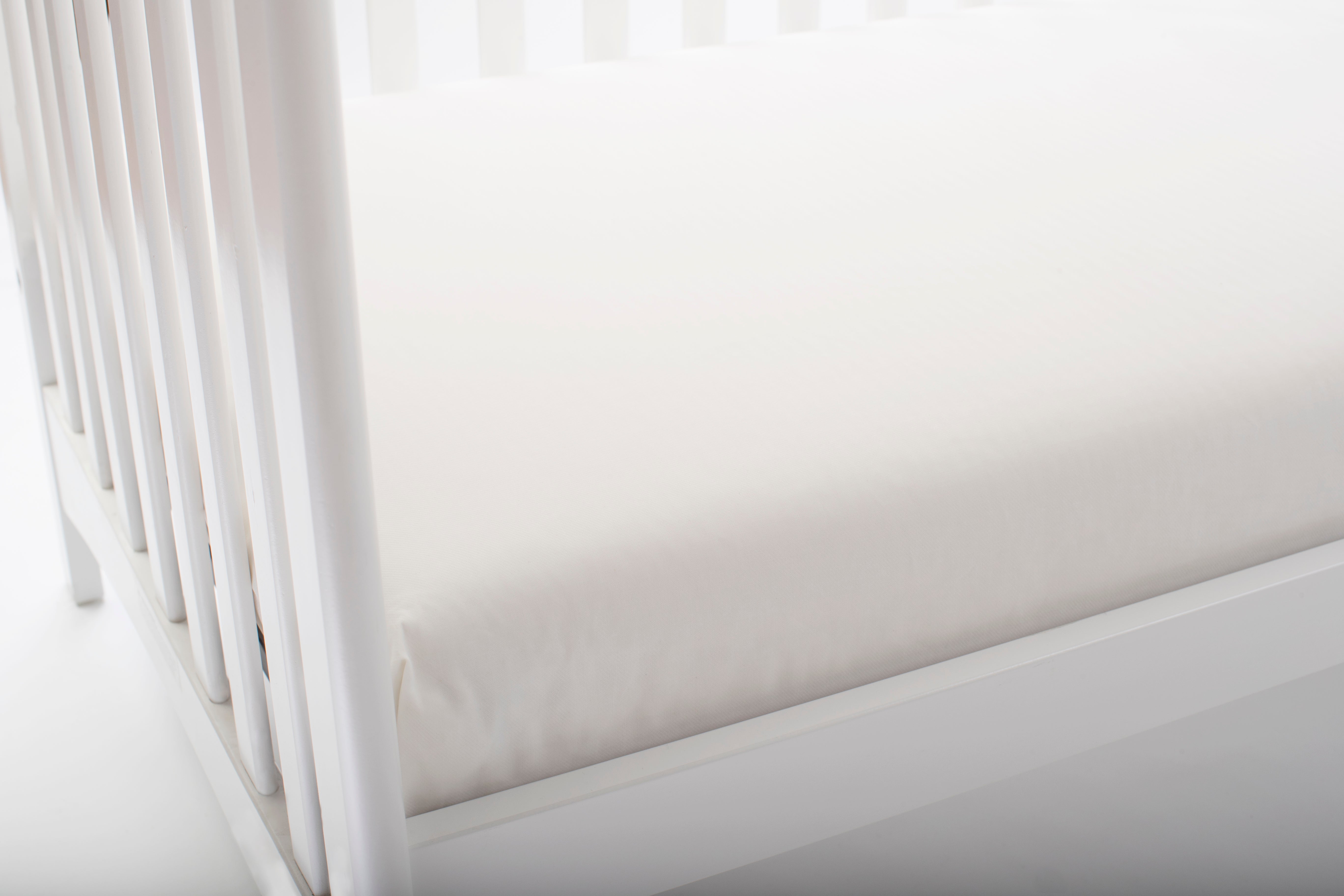 Naturepedic Lightweight Classic Seamless 2-Stage Crib Mattress MC34