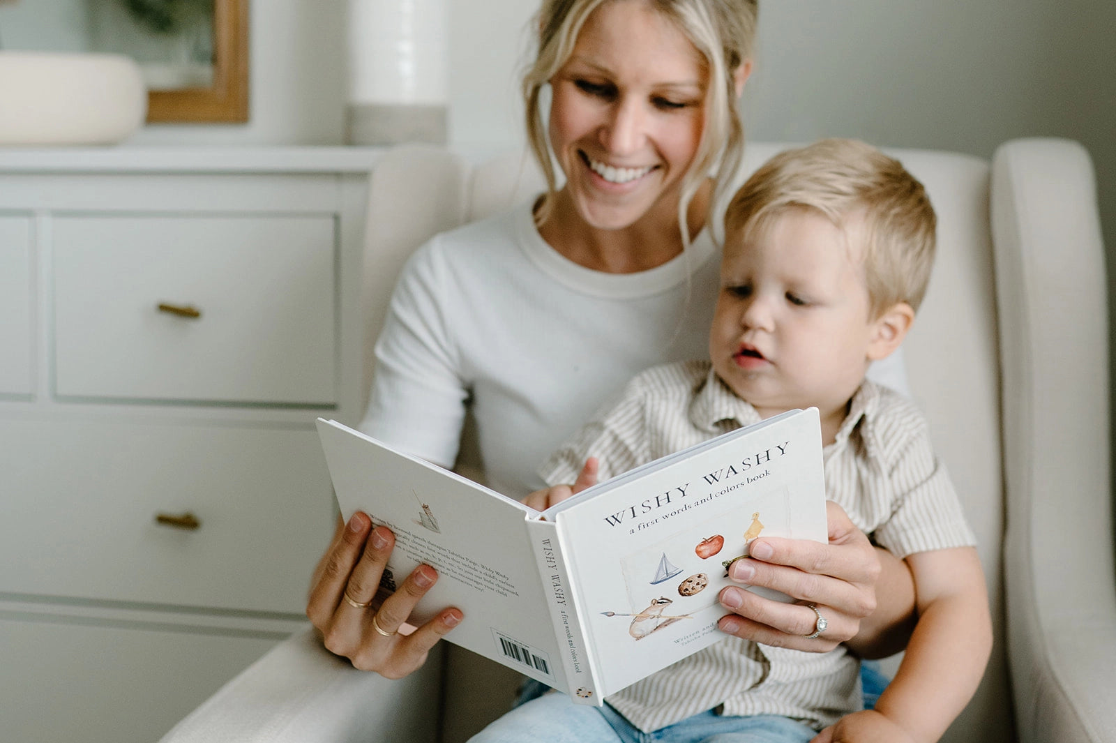 Paige Tate & Co Wishy Washy: A Board Book of First Words and Colors