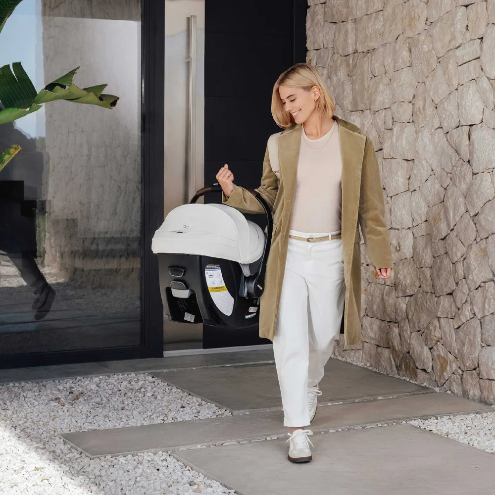Romer Juni Infant Car Seat with Versa Base, SecureLoc Technology, Luxury Cover, Pearl