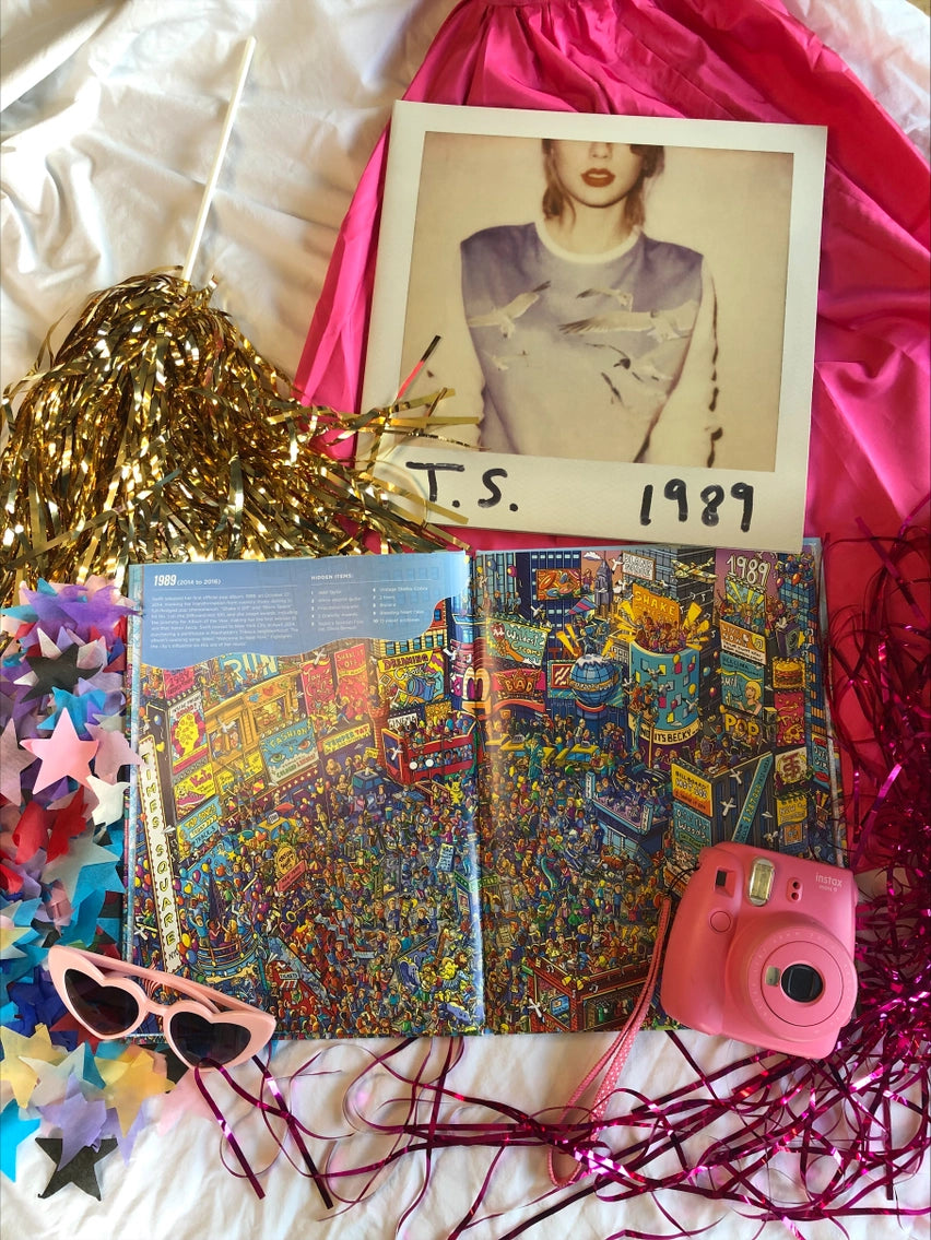 Harper Collins Focus Taylor Swift: Unofficial Search & Find Biographies