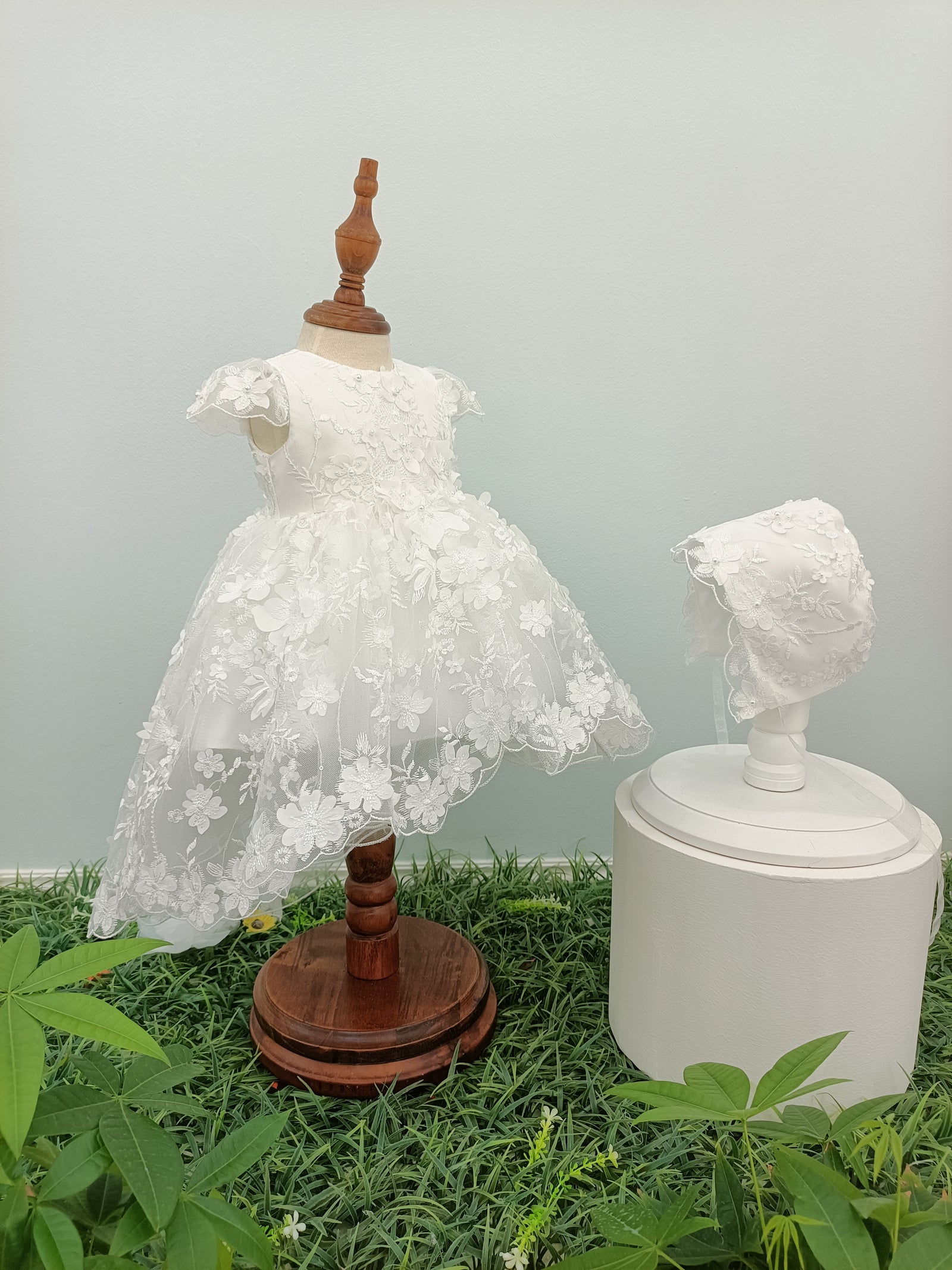 Embroidered with 3D Floral & Pearl, Gown SS, Headpiece