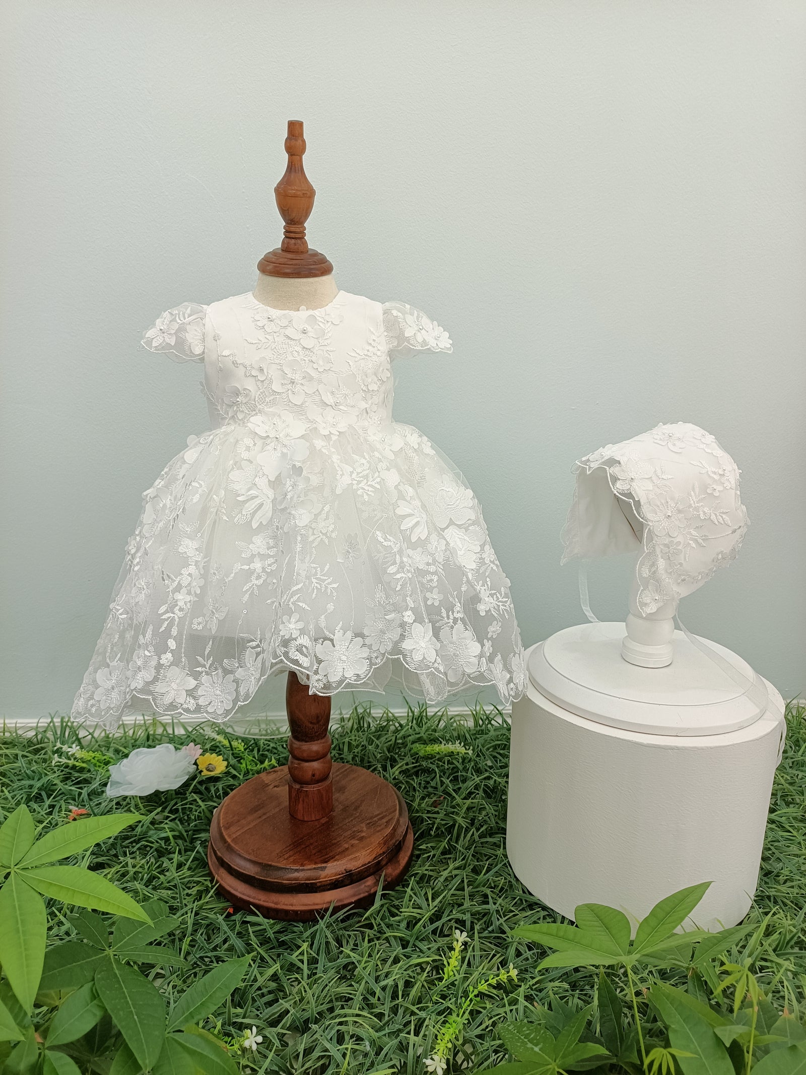 Embroidered with 3D Floral & Pearl, Gown SS, Headpiece