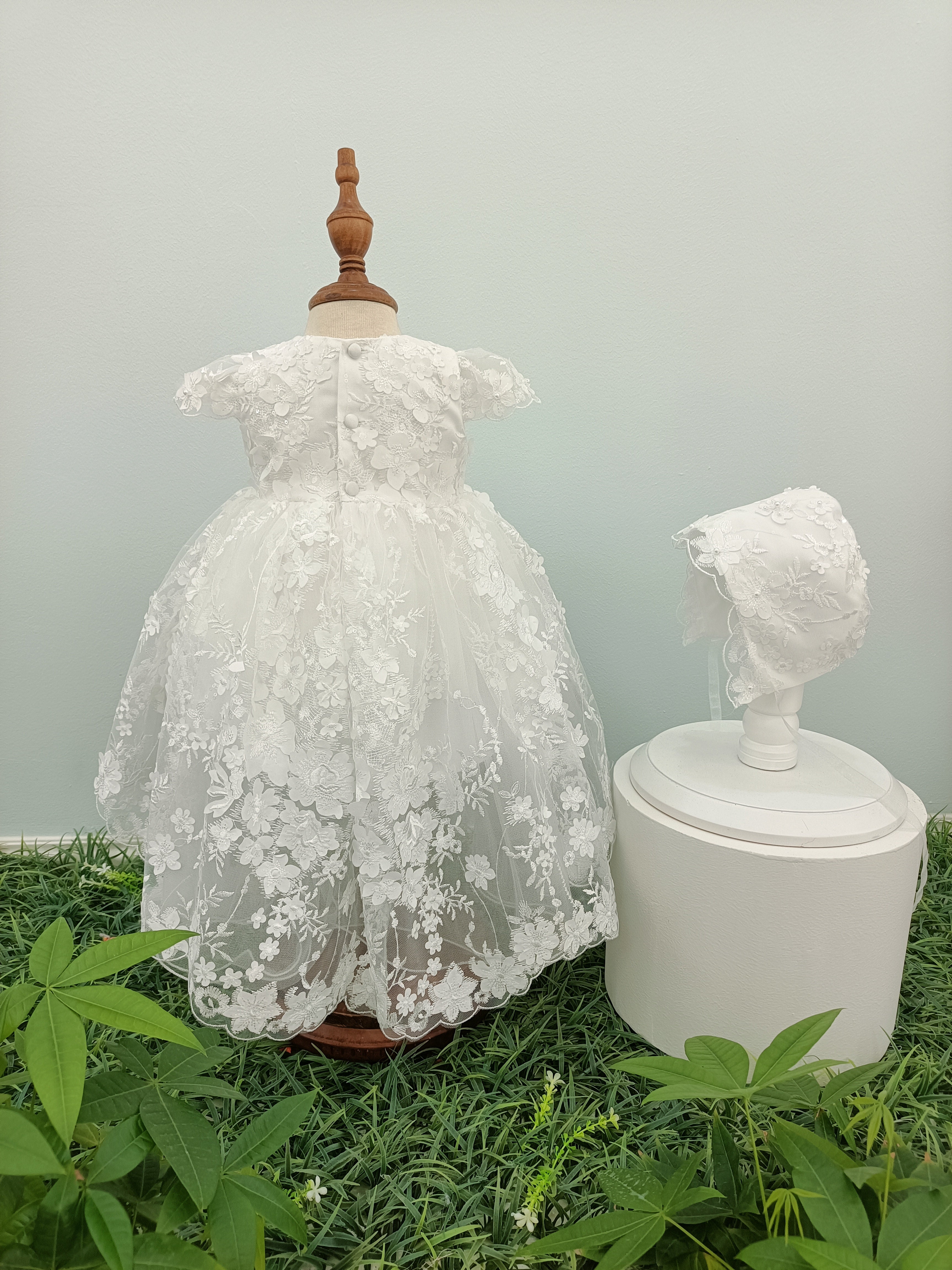 Embroidered with 3D Floral & Pearl, Gown SS, Headpiece