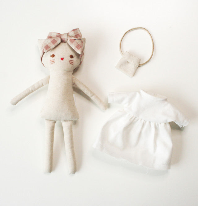 Mini Lilly Kitty 26cm Ivory Rose