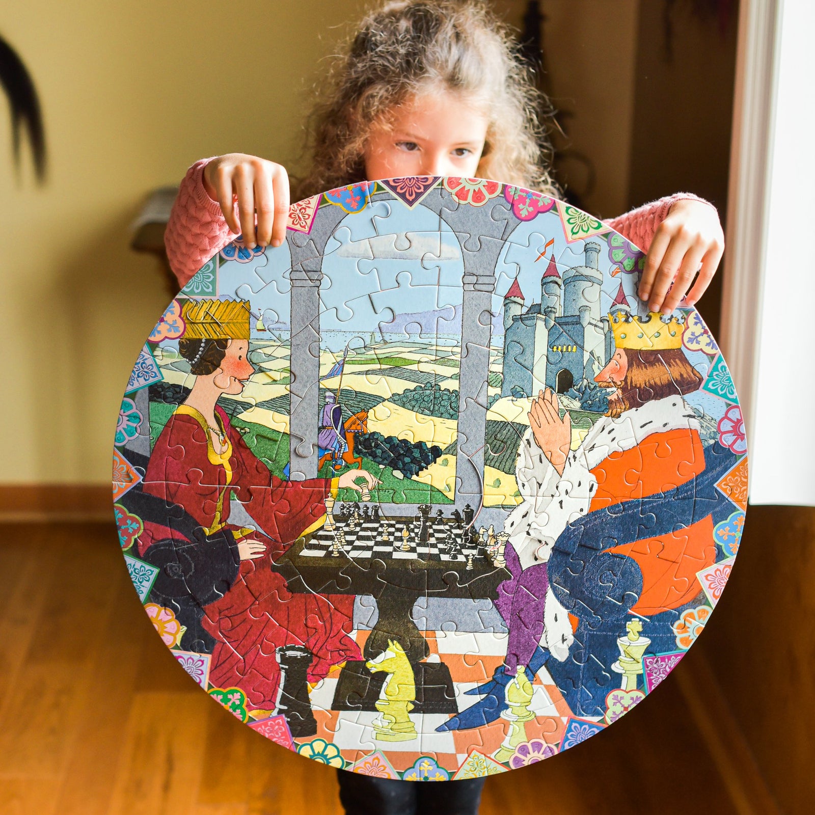 Queen's Gambit 100 Piece Round Puzzle